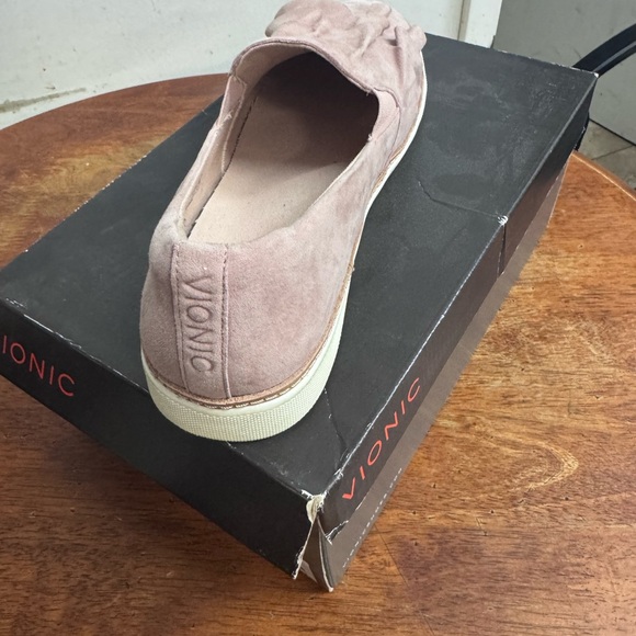Vionic Women's Pink Ruffle Slip-On - Picture 3 of 3